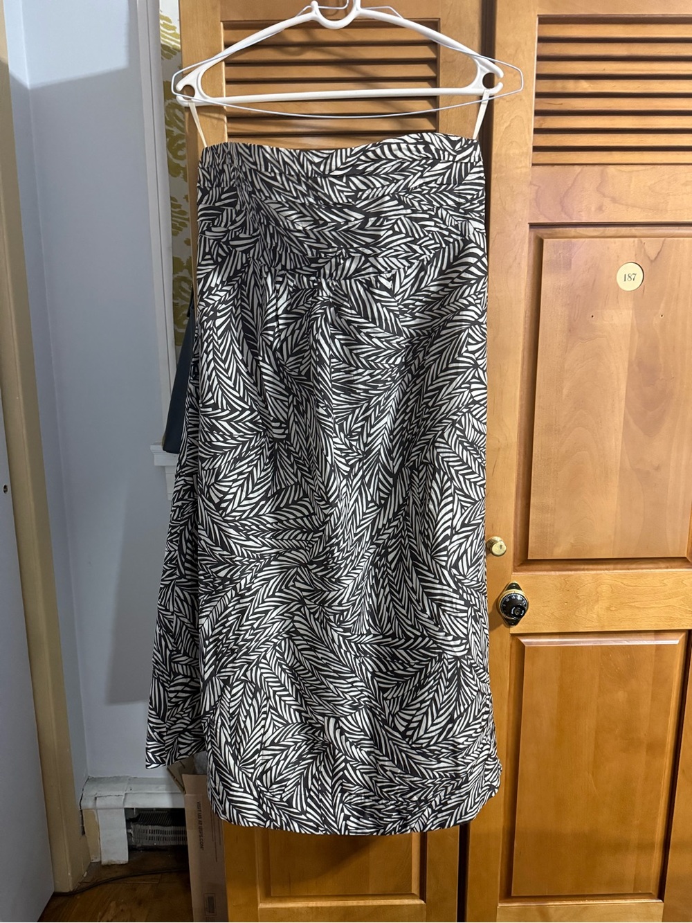 Banana Republic Black & White Strapless Leaf-Print Dress